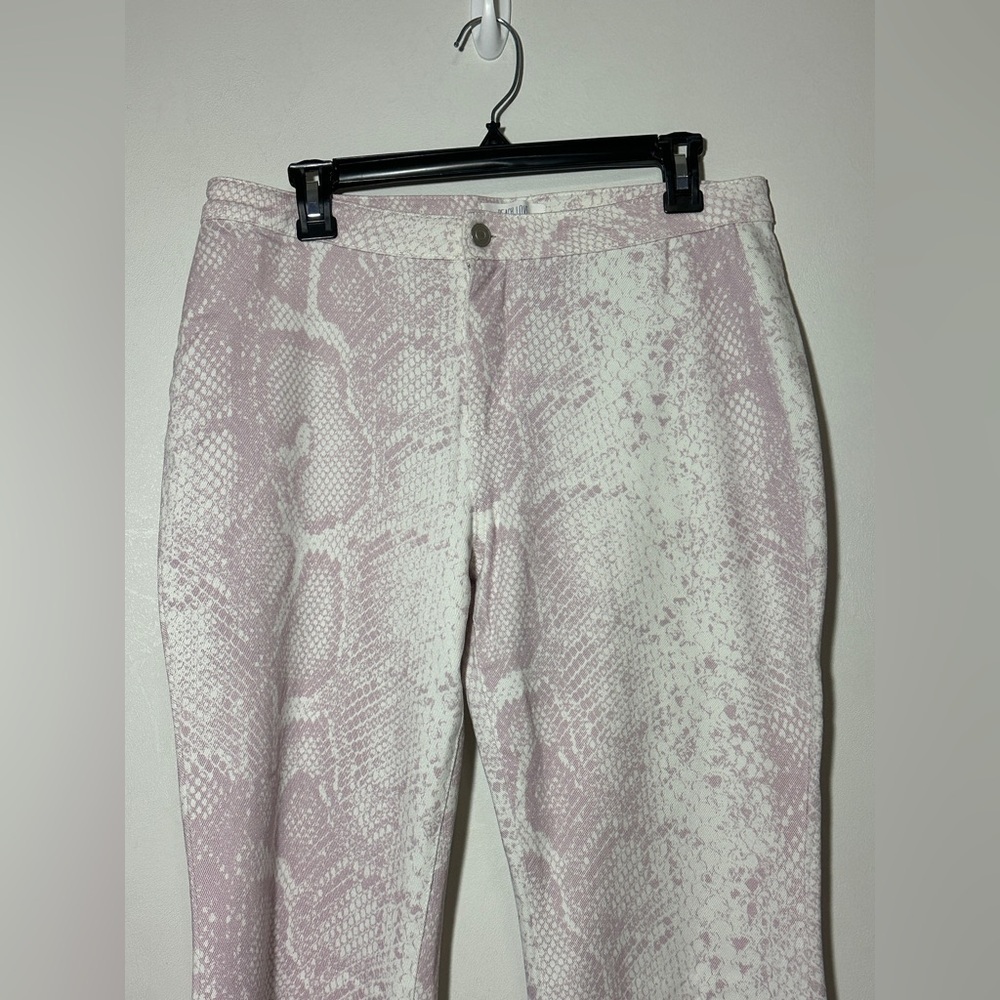 Peach Love The Ellen Bell Bottom FIare Ivory Lilac Snake Print Pants Large - Picture 2 of 8
